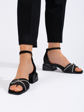 Čierne semišové sandále na nízkom podpätku